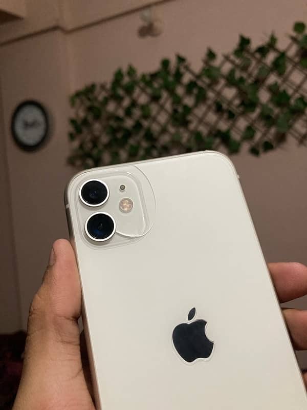 iphone 11  white dual pta 1