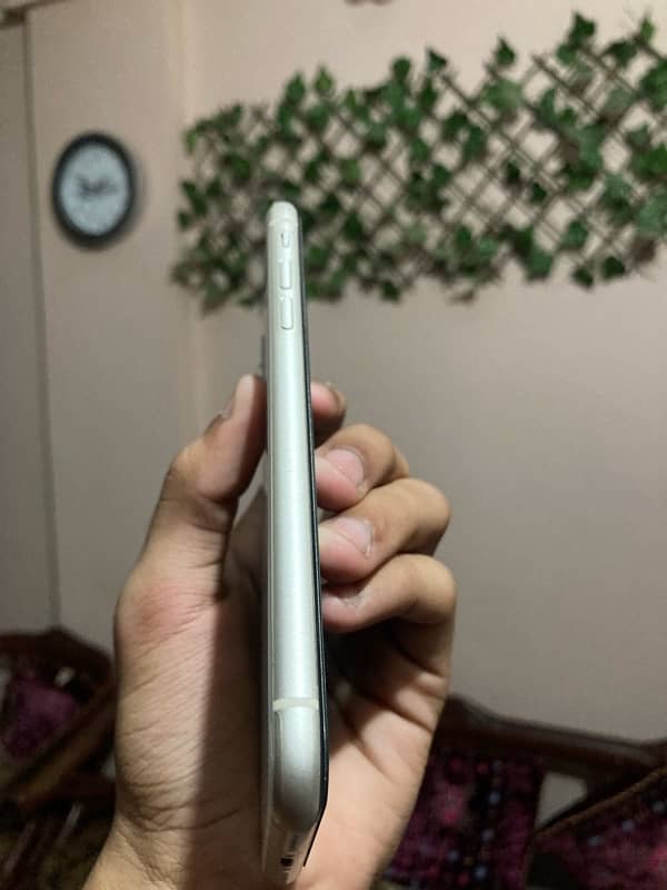 iphone 11  white dual pta 3