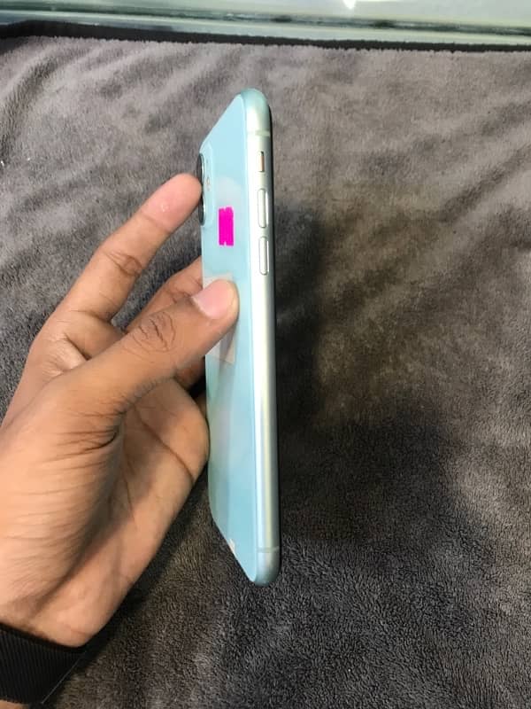 iPhone 11 128GB PTA APPROVED 95% Battery 3