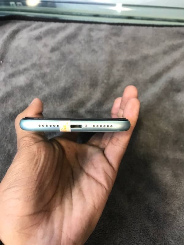 iPhone 11 128GB PTA APPROVED 95% Battery 4