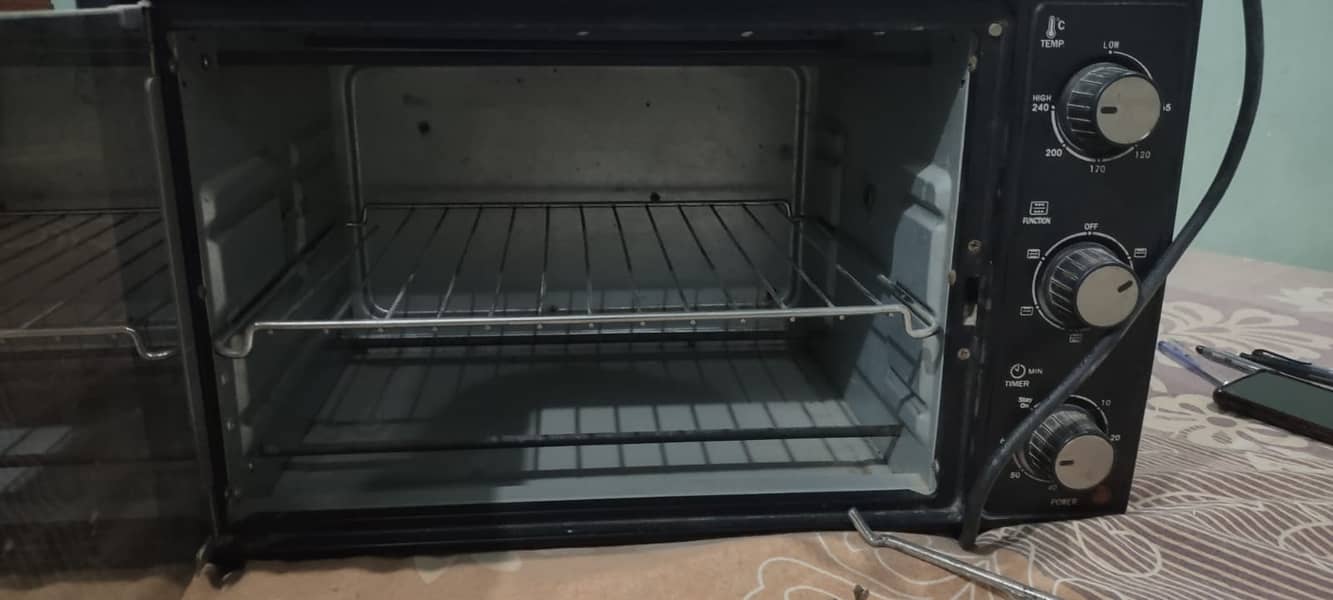 West point deluxe rotisserie oven. Model: WF3100R 1