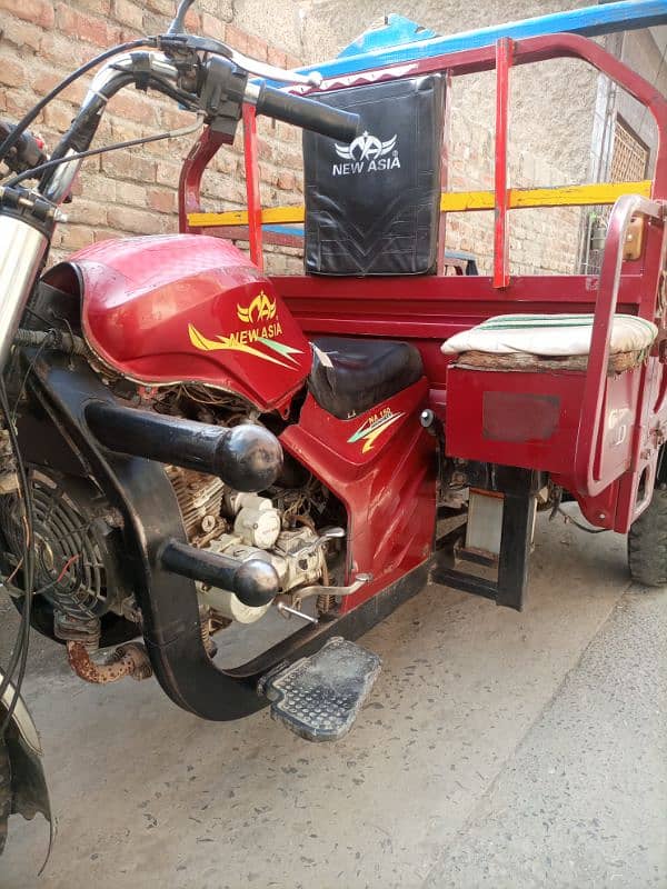 I am selling my new Asia loader rickshaw 150cc 2