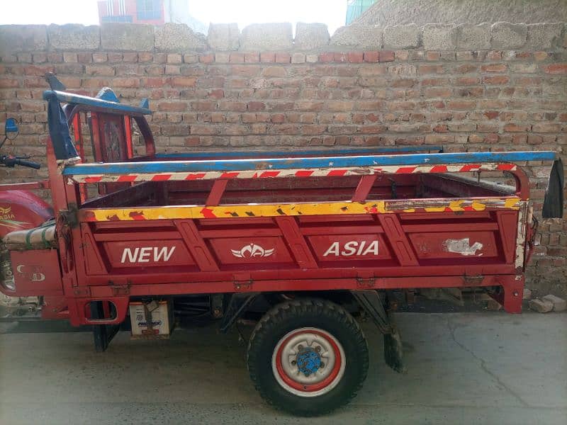 I am selling my new Asia loader rickshaw 150cc 7