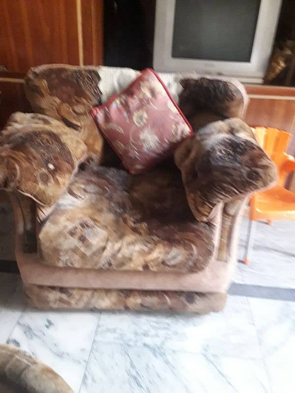 sofa in new condition 1