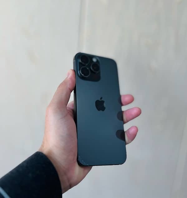 iPhone 15 Pro Max Black Titanium 0