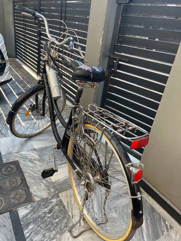 Bicycle for sale in excellent condition 0