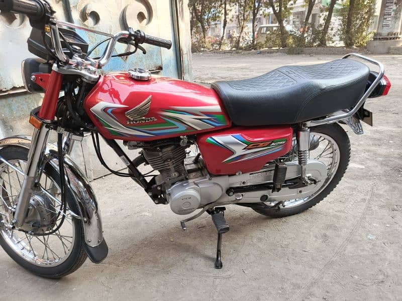 Honda 125 red 3