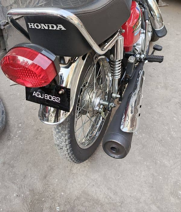 Honda 125 red 4