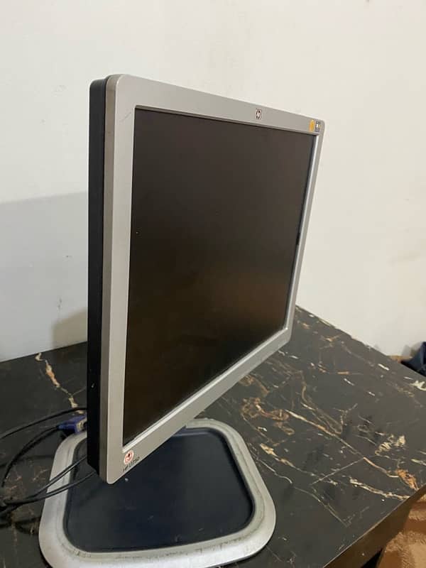 hp l1750 lcd 17” 0