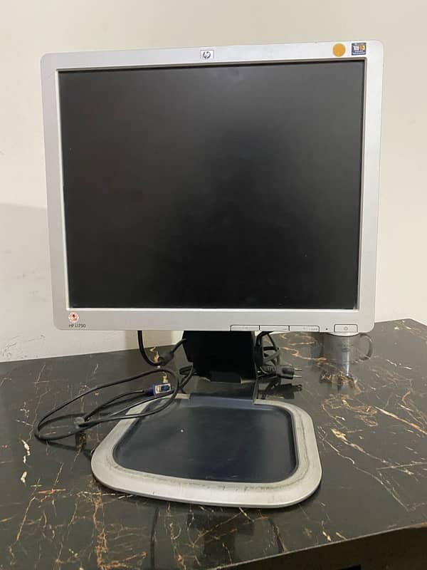 hp l1750 lcd 17” 1