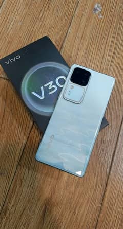 Vivo v30 = 12/256 10/10 condition