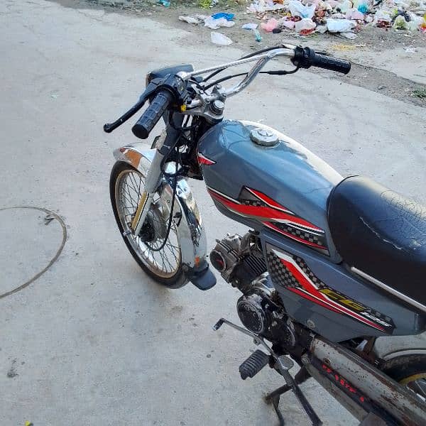 Hero motorcycle 70 cc 8