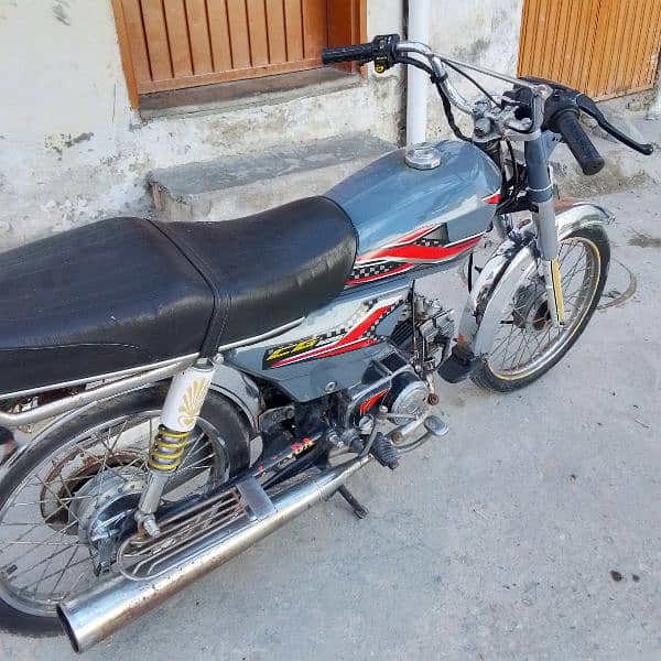 Hero motorcycle 70 cc 11