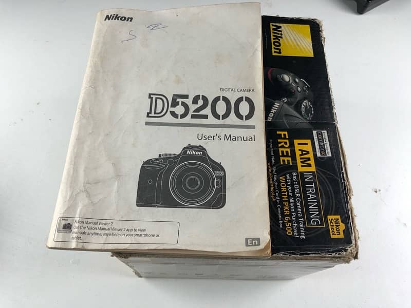 NIKON Camera DSLR D5200 with free Nikon Bag 3