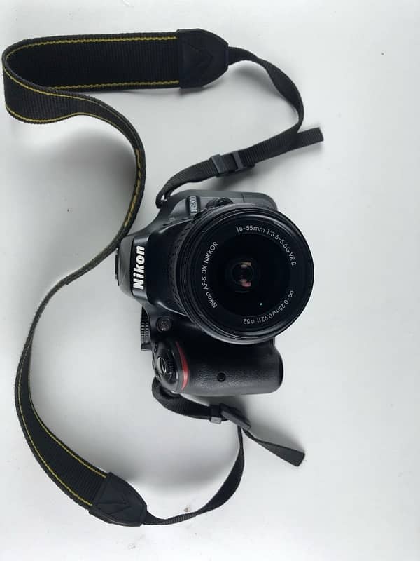 NIKON Camera DSLR D5200 with free Nikon Bag 4