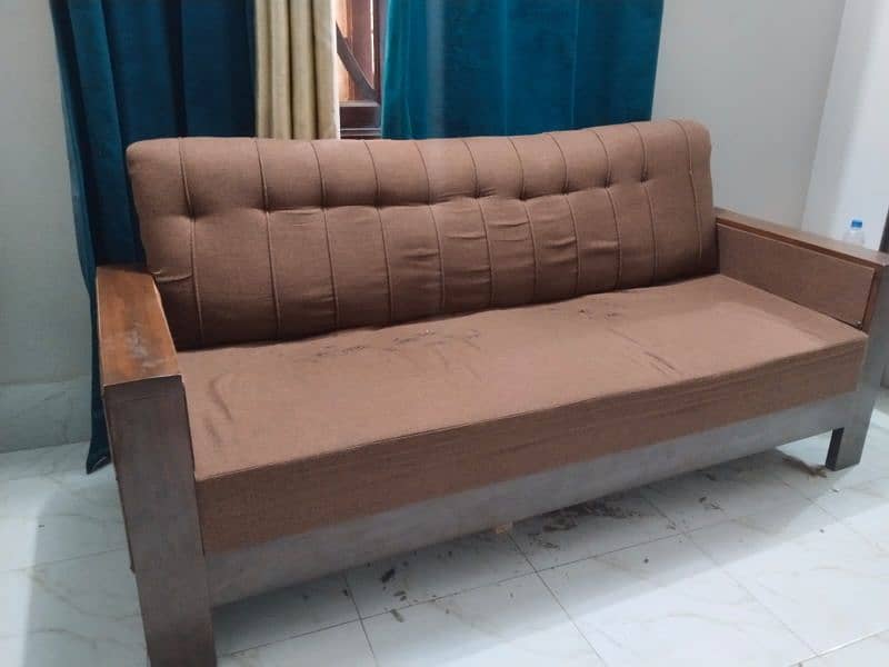 5 setar sofa lakrii use by 4 month  i am 0