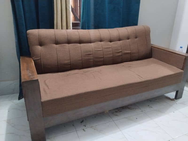 5 setar sofa lakrii use by 4 month  i am 2