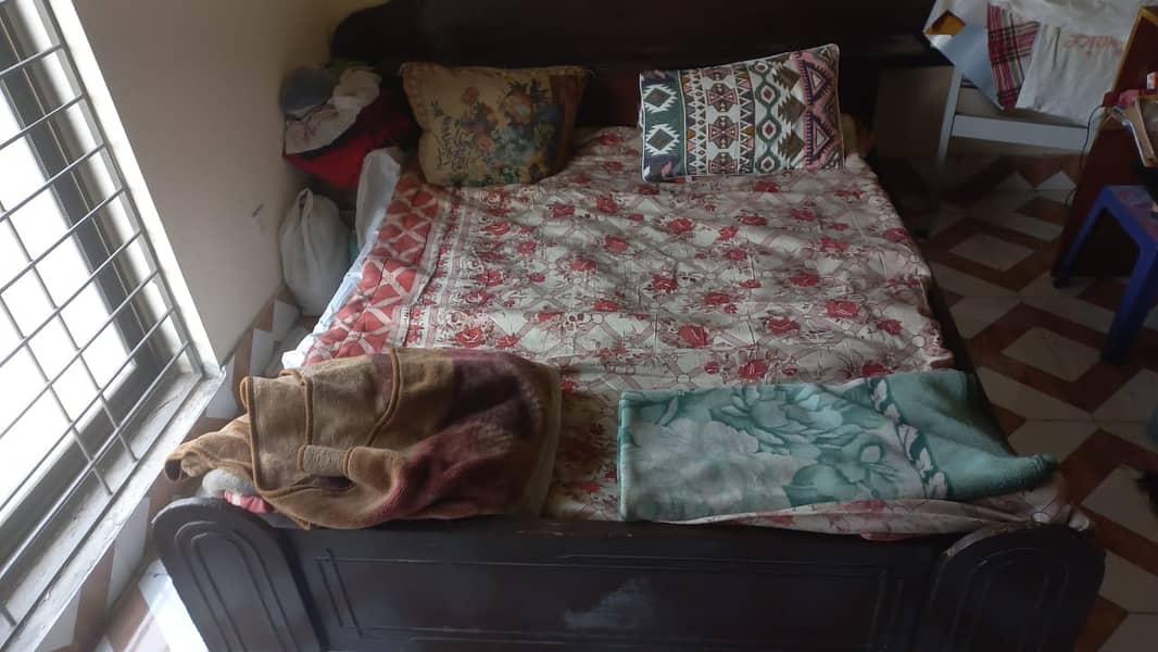 Pure wooden strong bedset in good condition 4