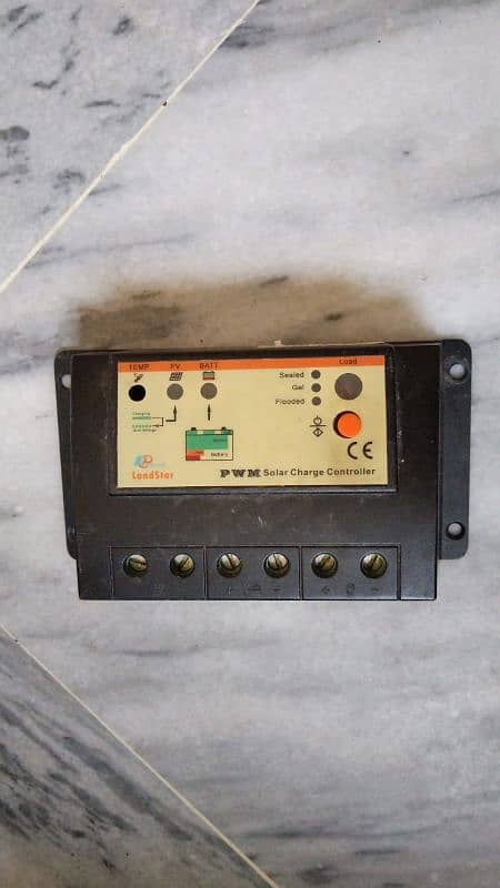 P W M Solar Charge Controller Voltage-12/24-V Current :20A 0