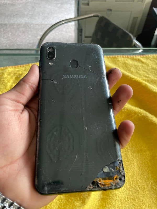 phone ka panel kharb ha Baki sab thik 8