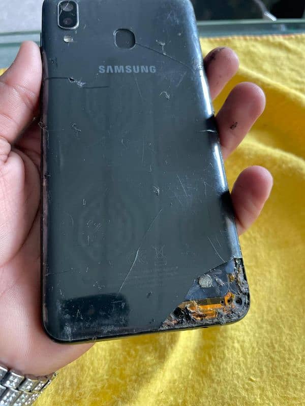 phone ka panel kharb ha Baki sab thik 9