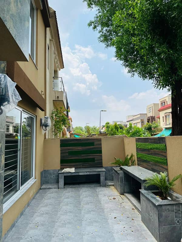 defence raya 10 Marla luxury House For Sale in Bahria Town Lahore 2