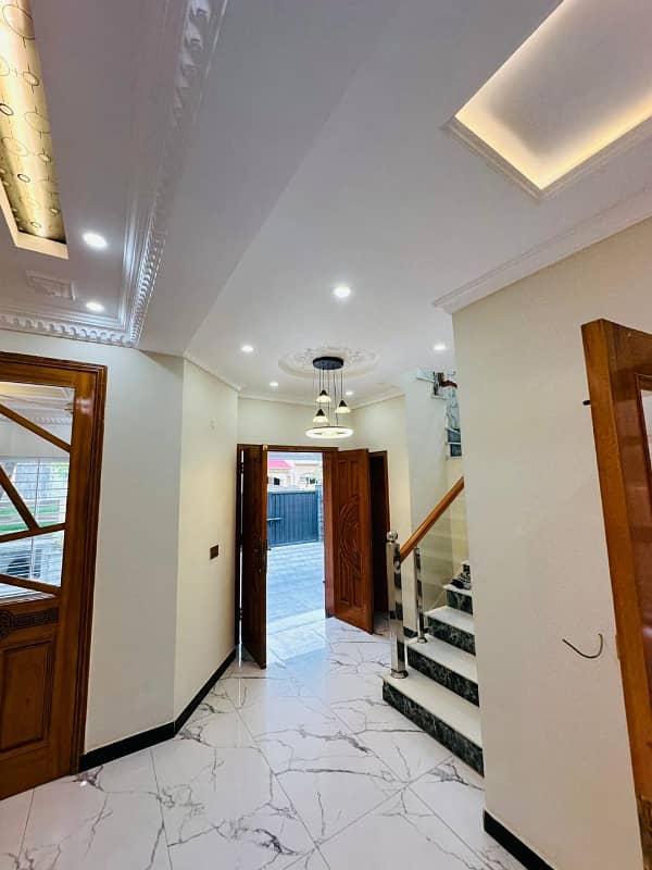 defence raya 10 Marla luxury House For Sale in Bahria Town Lahore 10