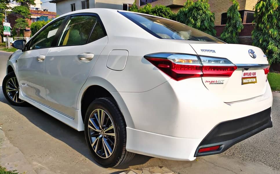 Corolla ALTIS X 2023 For  Wedding / Party / Pick & Drop / City Tour 4