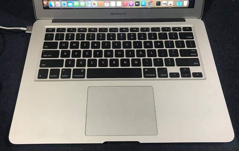 Apple MacBook Air 2017 8/256ssd Core i7 13inch condition 10/9.5 1