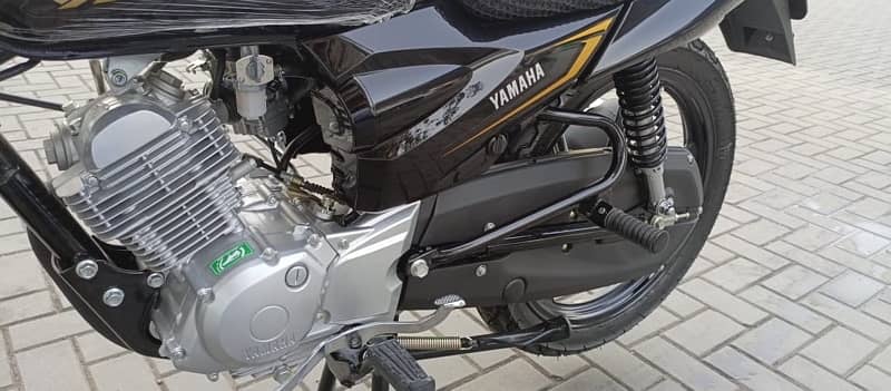 yamaha DX  BLACK 125cc brand new 8