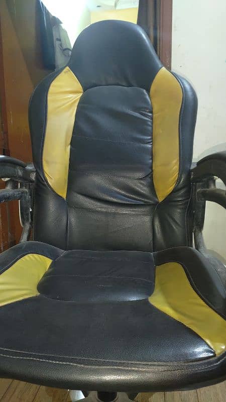 gaming chair 10,000 urjent sell 2