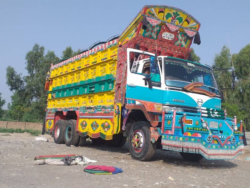 Hino truck 8c 1