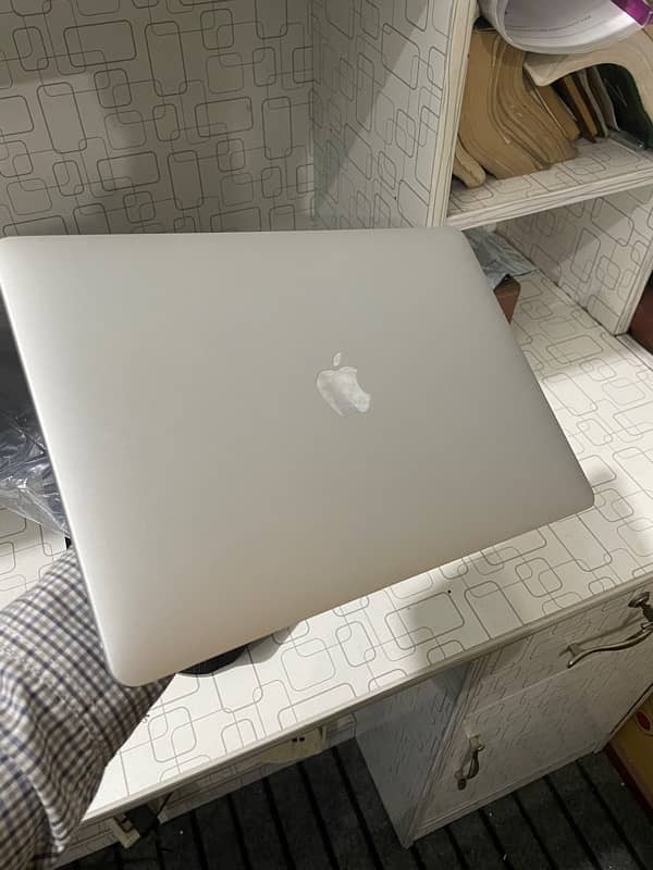 Macbook pro M1 2020 13.3 retina display 8gb/512gb 4