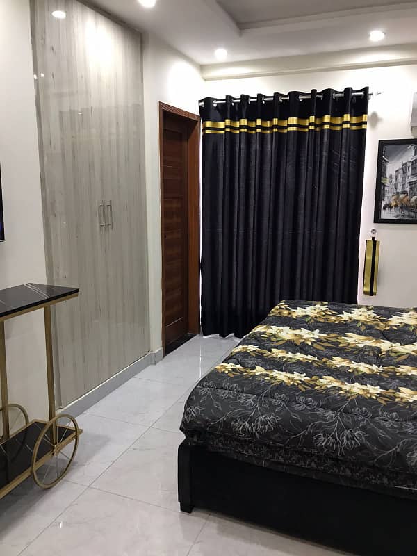 Luxury studio Apartments For Rent On Daily & Monthly Bases Bahria Town Lahore(1&2 Bed Room) 2