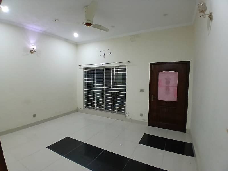 20 Marla Ground Floor Portion For Rent 6