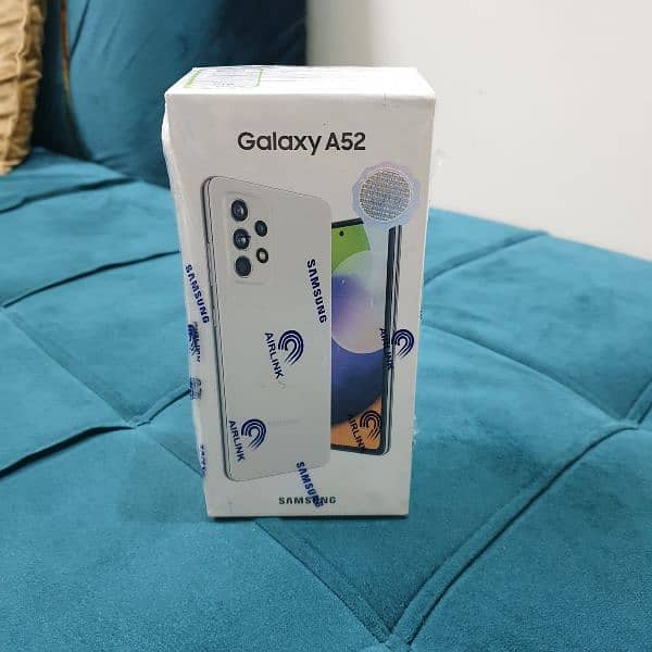 SAMSUNG GALAXY A52, awesome condition white colour 0