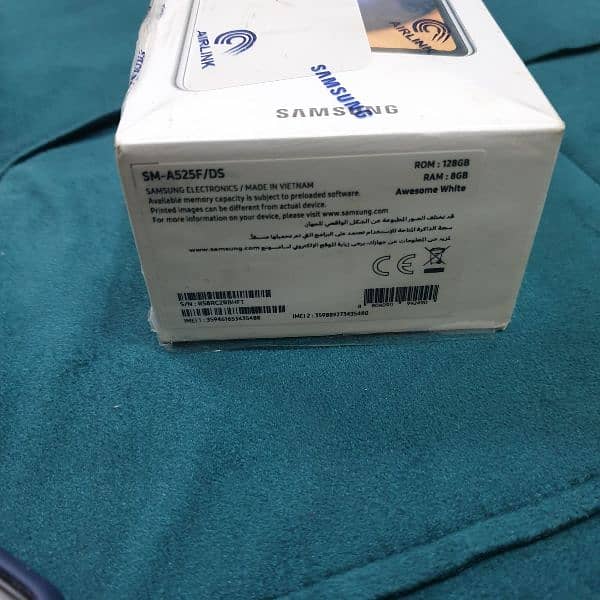 SAMSUNG GALAXY A52, awesome condition white colour 9