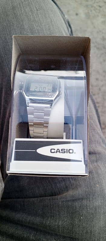 Genuine CASIO watch brought from UAE 0