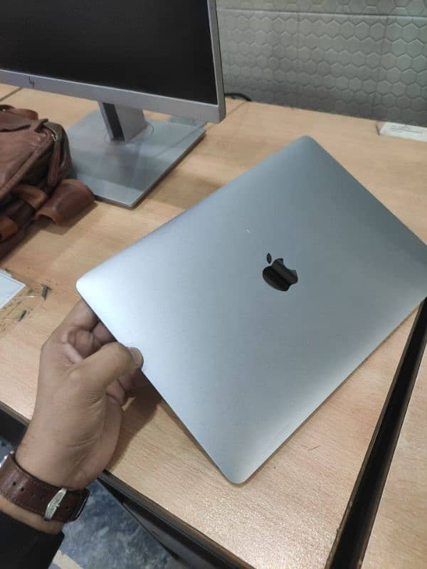 MacBook pro 2017 0