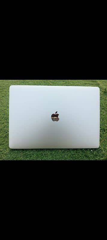 MacBook pro 2019 15inch 0