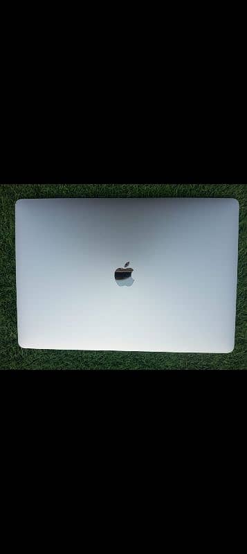 MacBook pro 2019 15inch 1