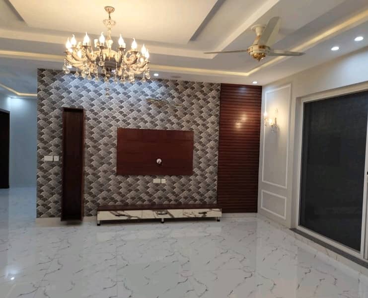 10 Marla House For sale In Bahria Town - Sector C Lahore 0