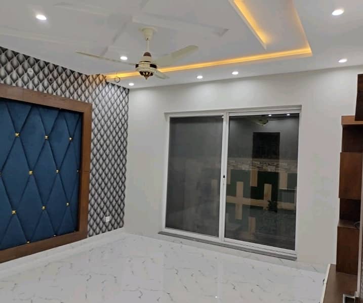 10 Marla House For sale In Bahria Town - Sector C Lahore 2