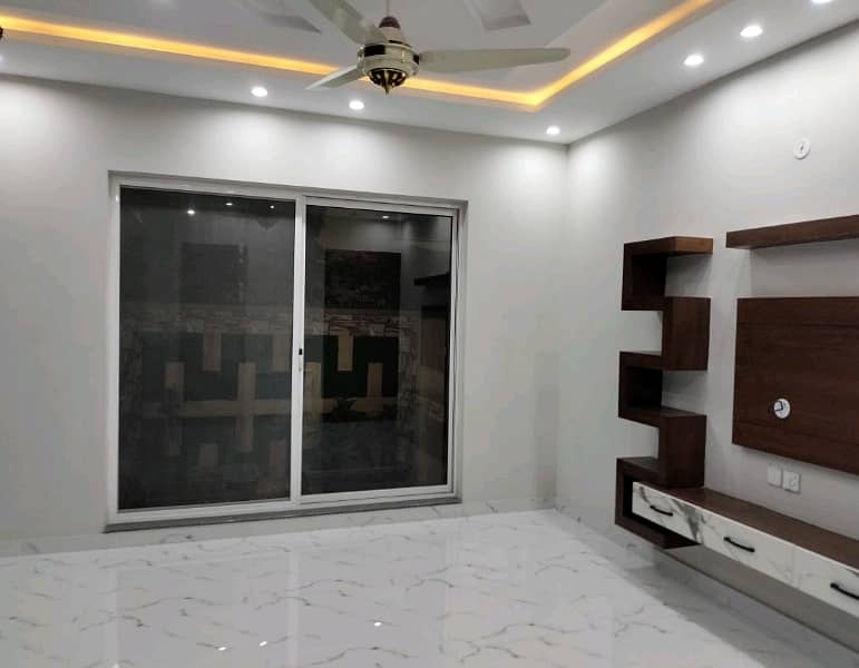 10 Marla House For sale In Bahria Town - Sector C Lahore 3