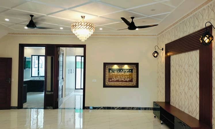 10 Marla House Up For Sale In Bahria Town - Sector C 0