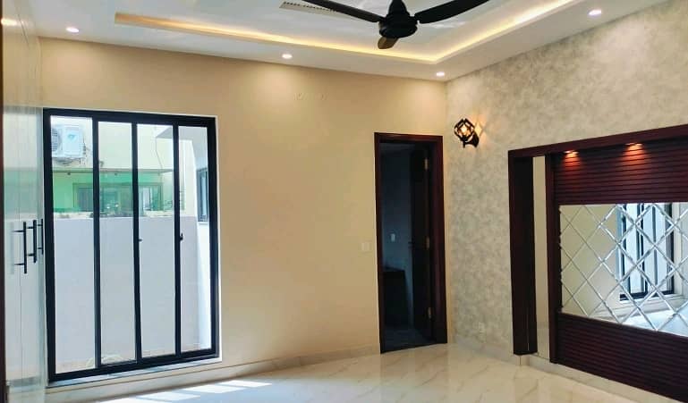 10 Marla House Up For Sale In Bahria Town - Sector C 3