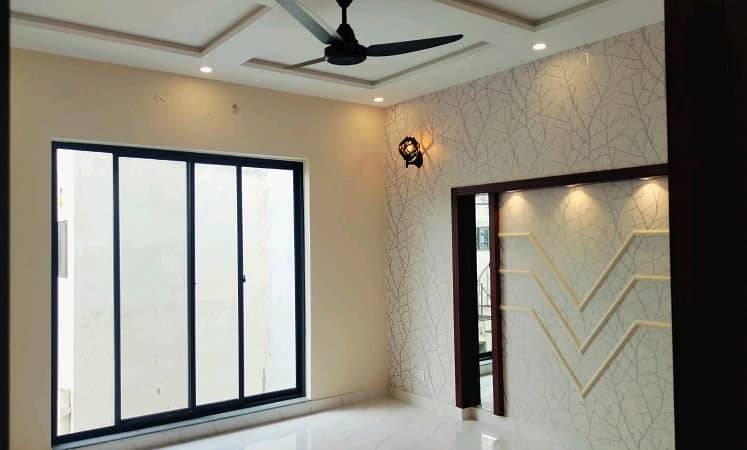 10 Marla House Up For Sale In Bahria Town - Sector C 6