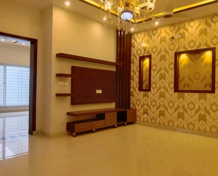 In Bahria Town - Sector E House Sized 5 Marla For Sale 4