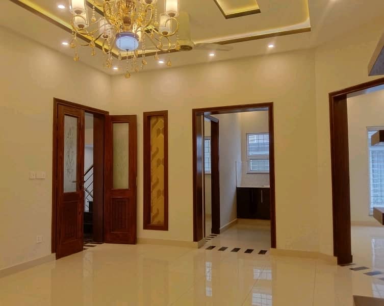 In Bahria Town - Sector E House Sized 5 Marla For Sale 5