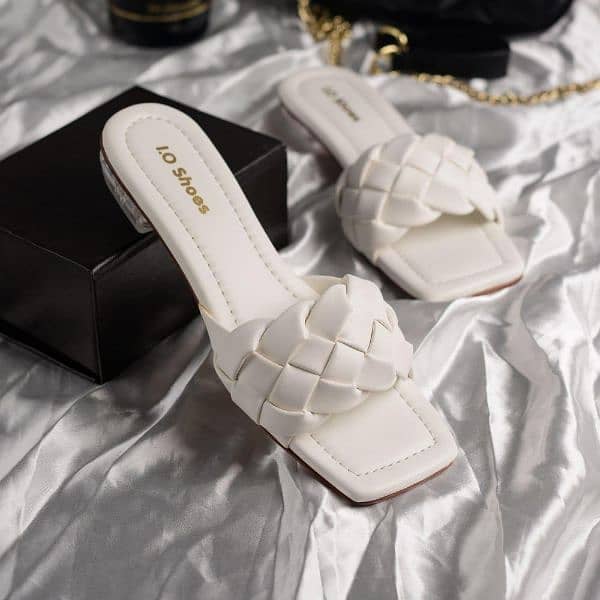 women's Braided flates _white    contact on WhatsApp 0303/8166/541 0